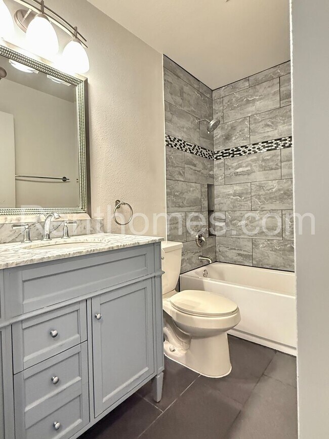 Building Photo - 9352 Twin Trails Dr