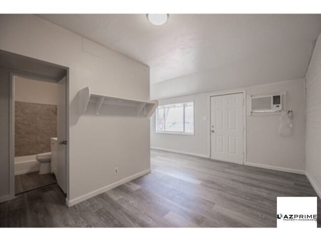 Building Photo - Modern 2/1 Chandler Apartment - Stylish Comfort Near Shopping &amp; Dining!