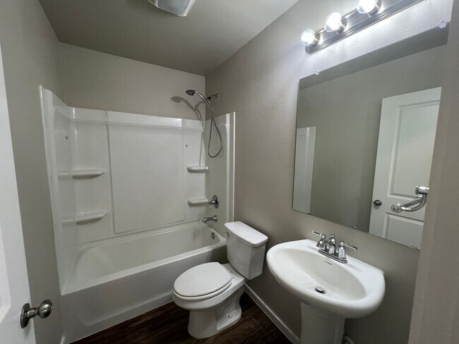 Building Photo - Available June in Frenship ISD: 3-Bedroom, 2-Bath Home!