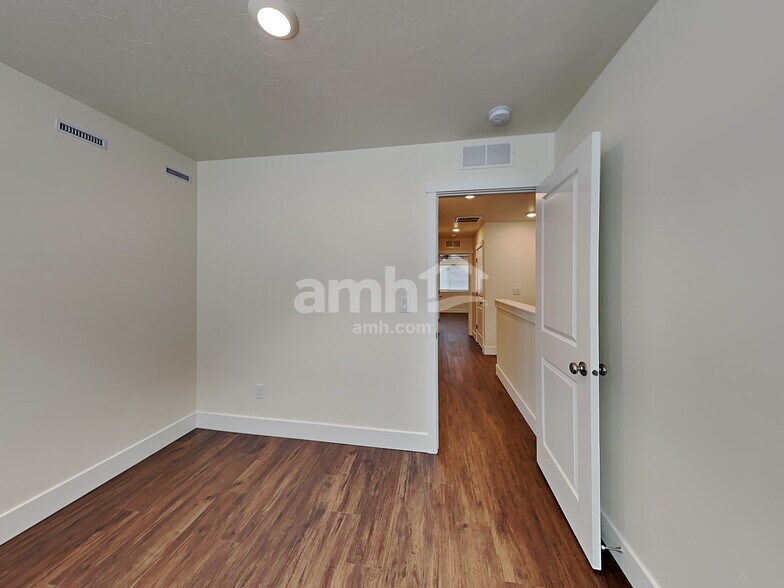 Building Photo - 9444 Wabash St