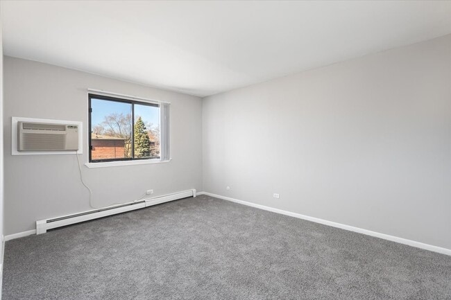 Building Photo - 708 W 65th St