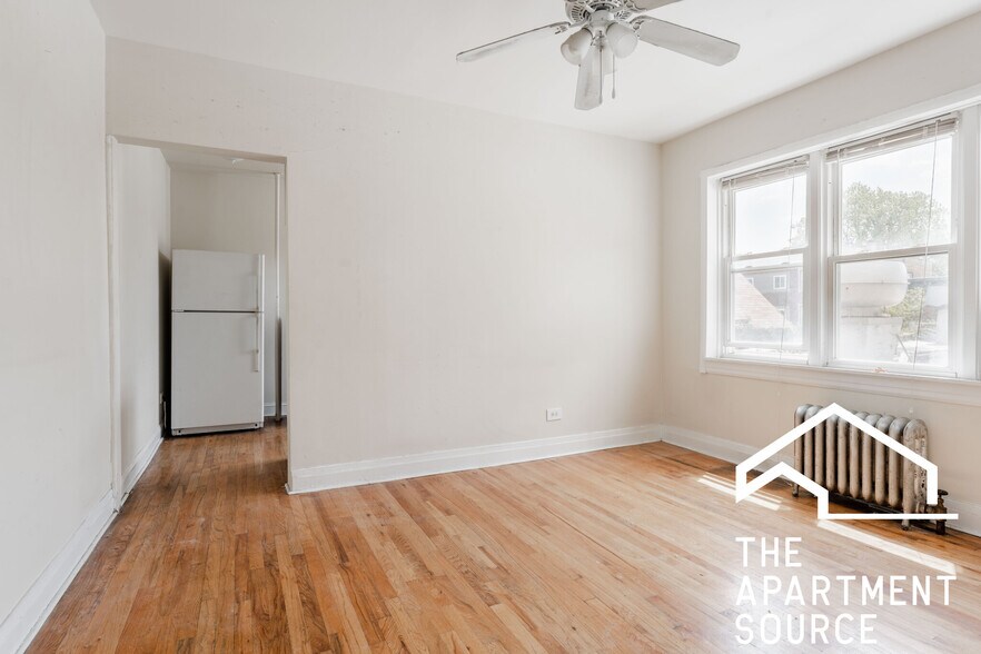 Building Photo - 4409 N Kenneth Ave