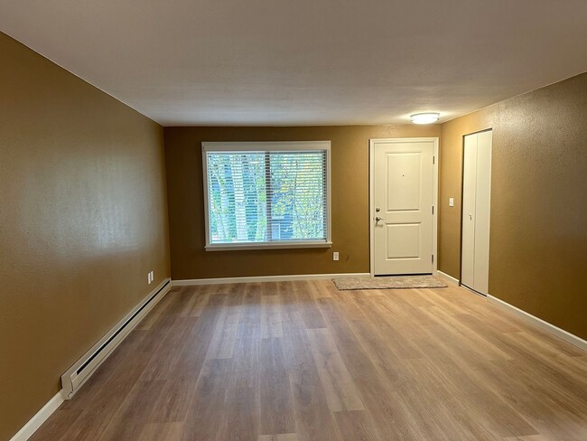 Building Photo - Remodeled 3 Bedroom SW Portland Home!