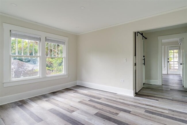 Building Photo - 656 15th Ave NE