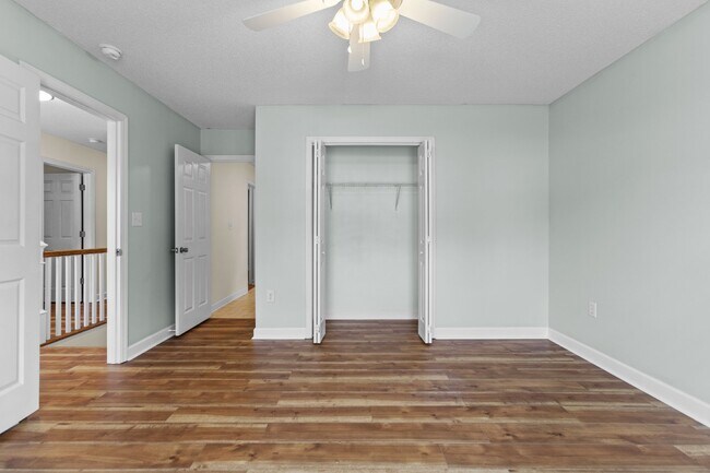 Building Photo - 4 Bedroom 2.5 Bathroom located in Creeks Edge