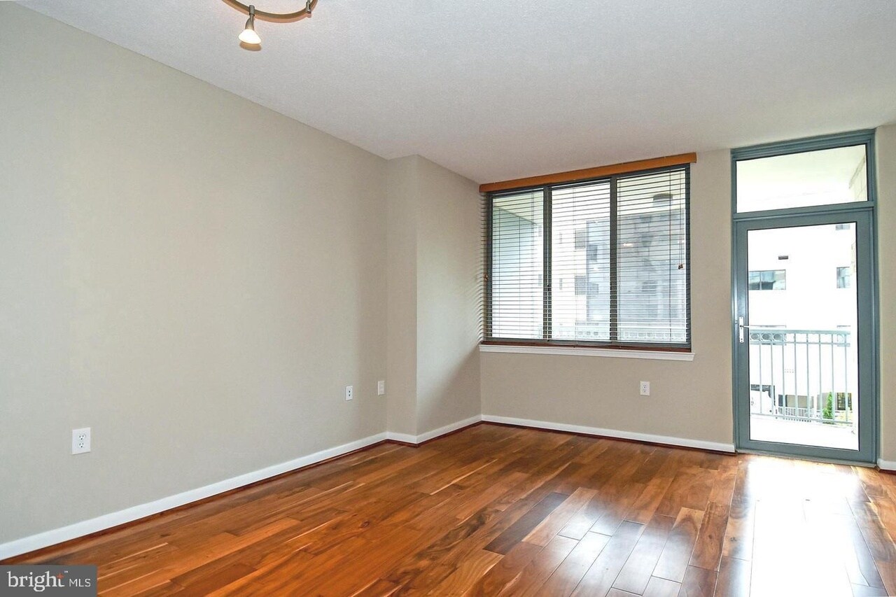 Building Photo - 851 N Glebe Rd