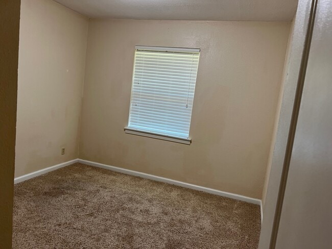 Building Photo - 110 Oleander St