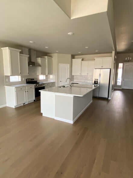 Building Photo - 6526 Miro Ln
