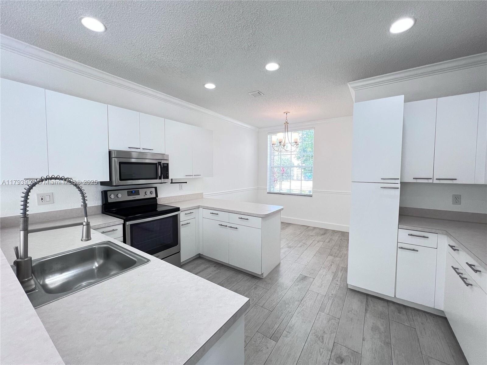 Building Photo - 725 NW 156th Ave