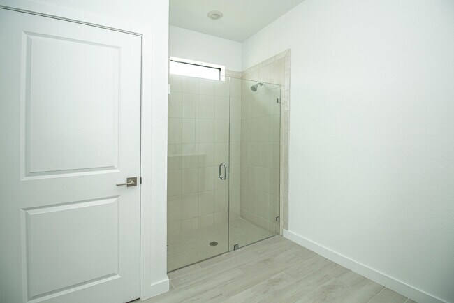 Building Photo - 5929 SE Sky Blue Cir