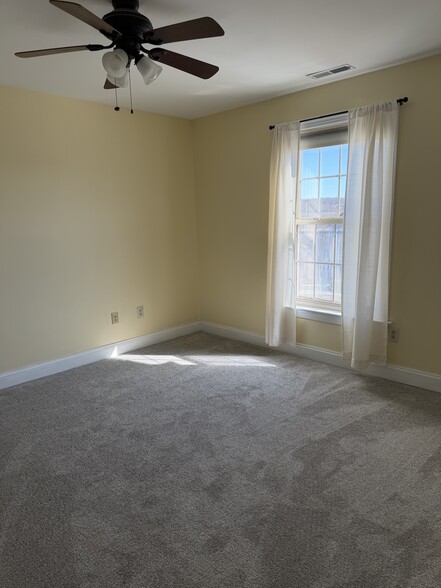 Secondary bedroom - 64 Scotch Cap Rd