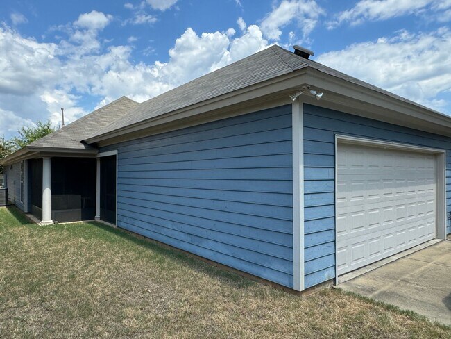 Building Photo - Incredible 3-Bedroom in Grand Park!!