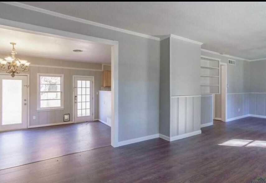 Building Photo - 2801 Tryon Rd