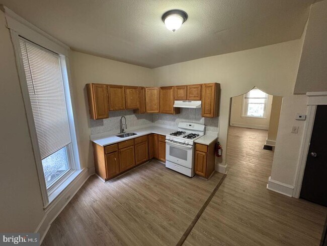 Primary Photo - 5711 Chestnut St
