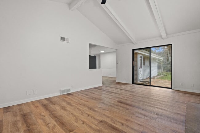 Building Photo - 2311 W Oakwood Rd
