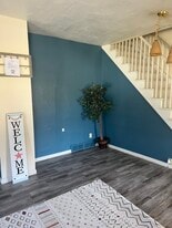 Building Photo - 312 Desnoyer St