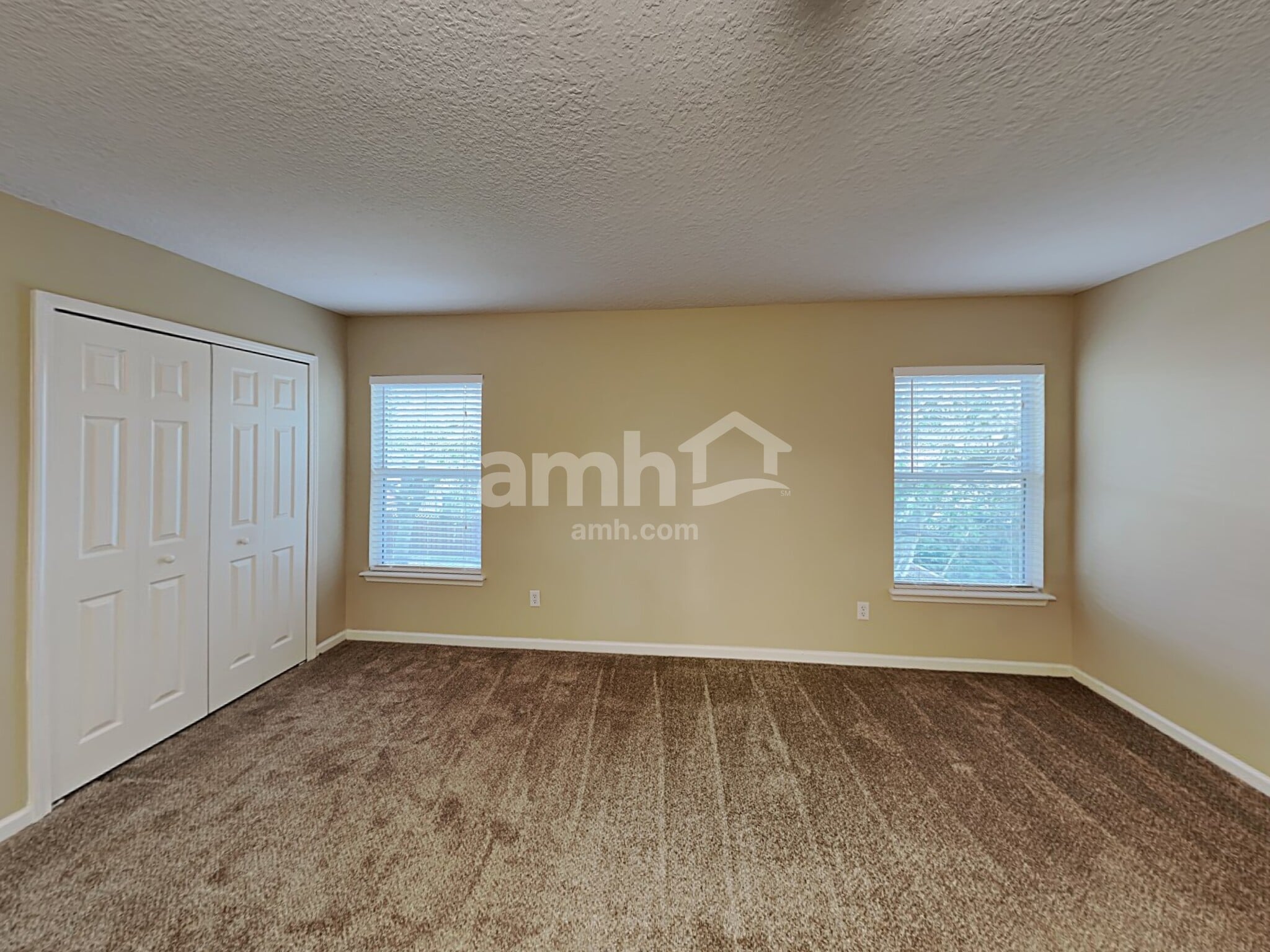 Building Photo - 456 Evergreen Way