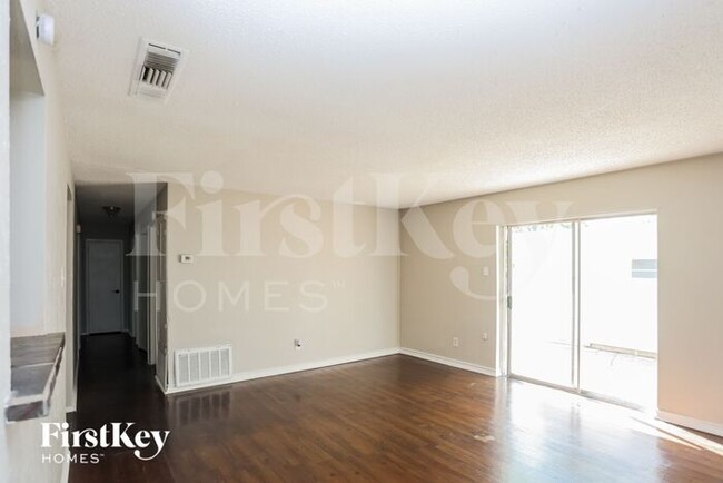 Building Photo - 908 Wandering Way Dr
