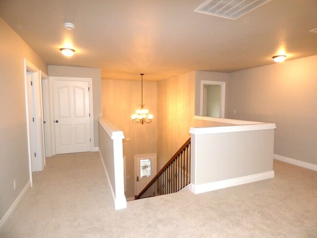 Building Photo - 5 Bedroom Home in South Salem! Near I-5