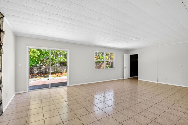 Building Photo - 775 Snead Cir