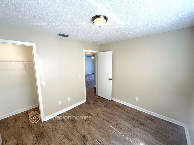 Building Photo - 6076 Morningdale Ave