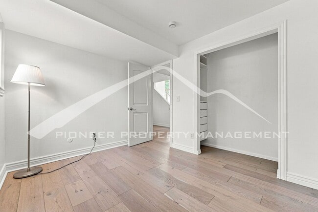 Building Photo - Charming Home with Washer/Dryer and 2-Car Garage