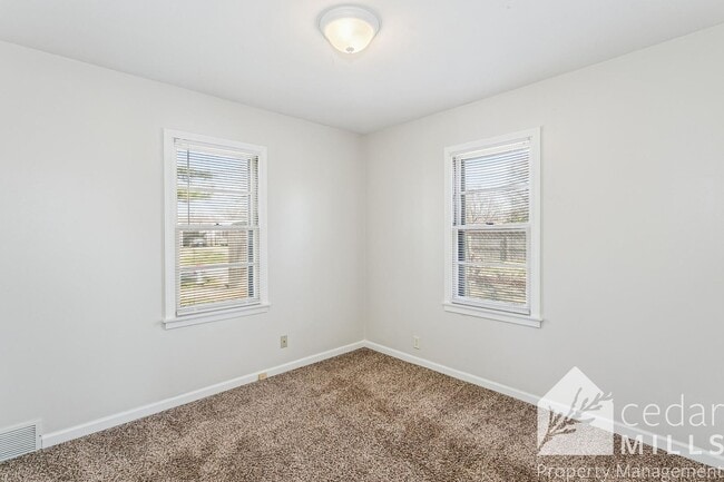 Building Photo - 3 Bedroom in South Wichita with Oversized Garage