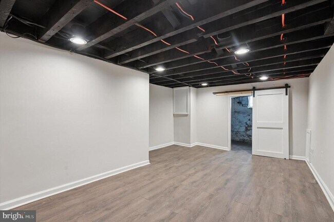 Building Photo - 2835 W Montgomery Ave