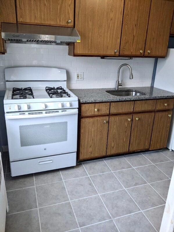 Building Photo - 601 Glenview St