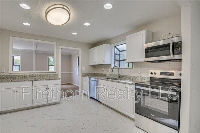 Building Photo - 2349 Henry Cir