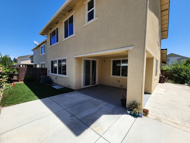 Building Photo - 4549 Maple Crest St