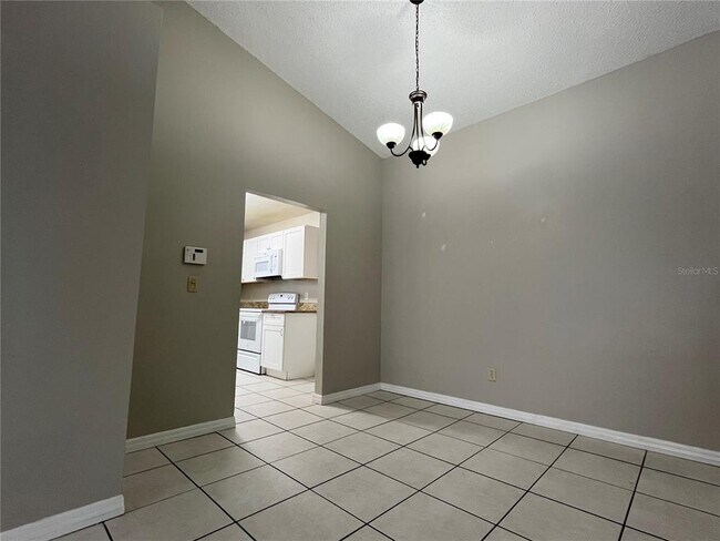 Building Photo - 1465 Tiverton Dr