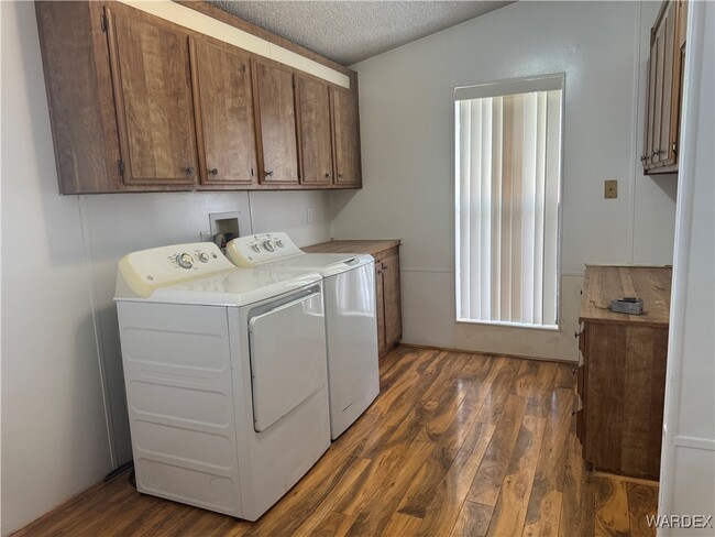 Building Photo - 615 Mead Ln