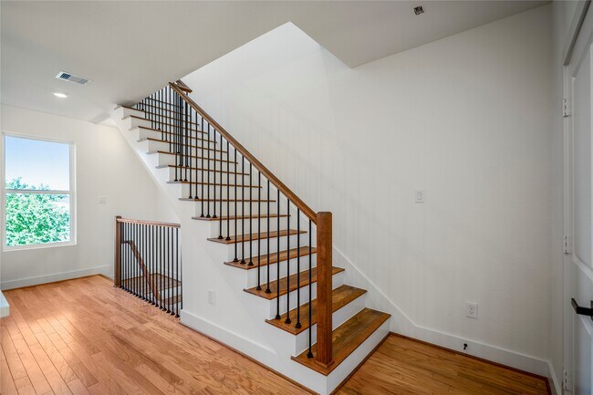 Building Photo - 6320 Del Rio St
