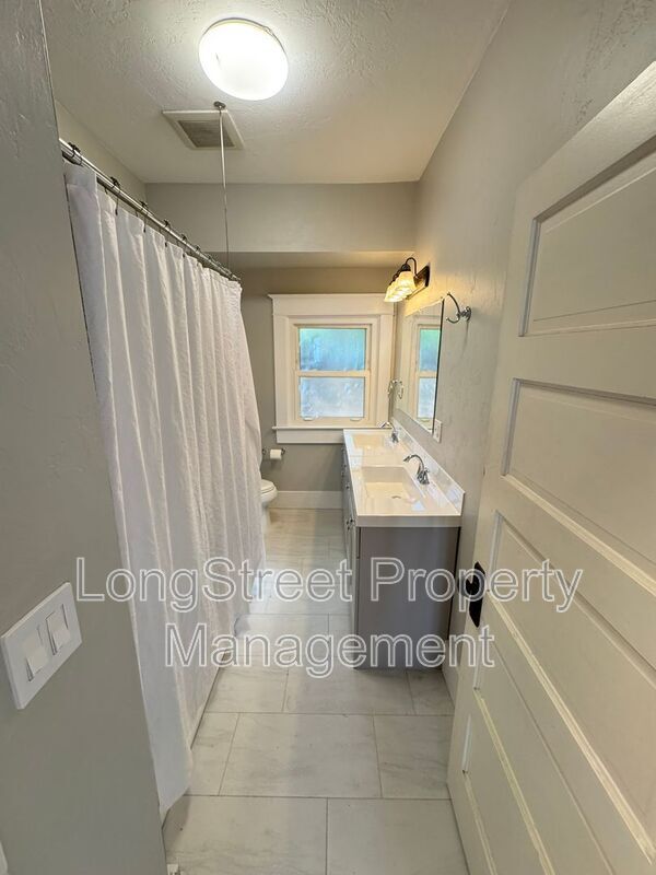 Building Photo - 129 NW 11th St