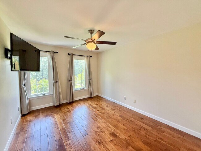 Building Photo - Luxurious 5BD, 4.5BA North Raleigh Home wi...