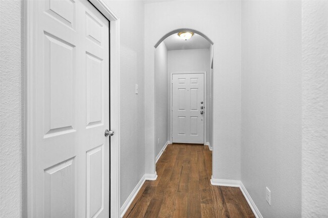 Building Photo - 30831 W Lost Creek Blvd