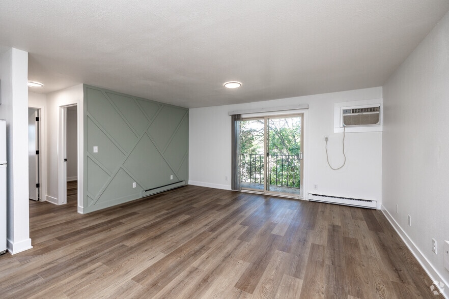 2BR, 1BA - 825 SF - Living Room - Crossroad Apartments