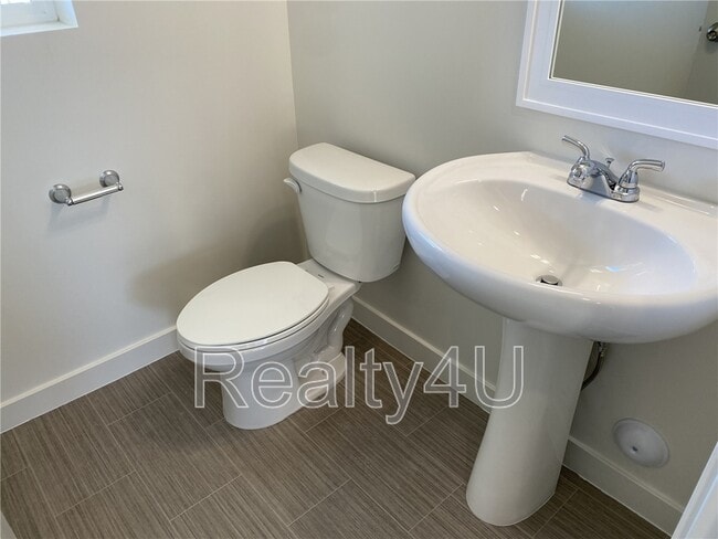 Building Photo - 138 E Crown Point Dr