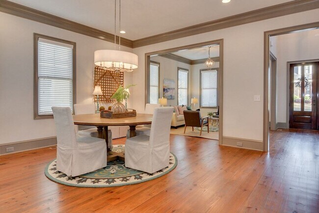 Building Photo - 3057 Leaning Oak Way