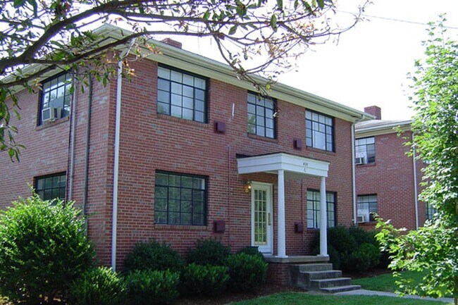 Building Photo - Prime Chapel Hill Location | Updated 1BR f...