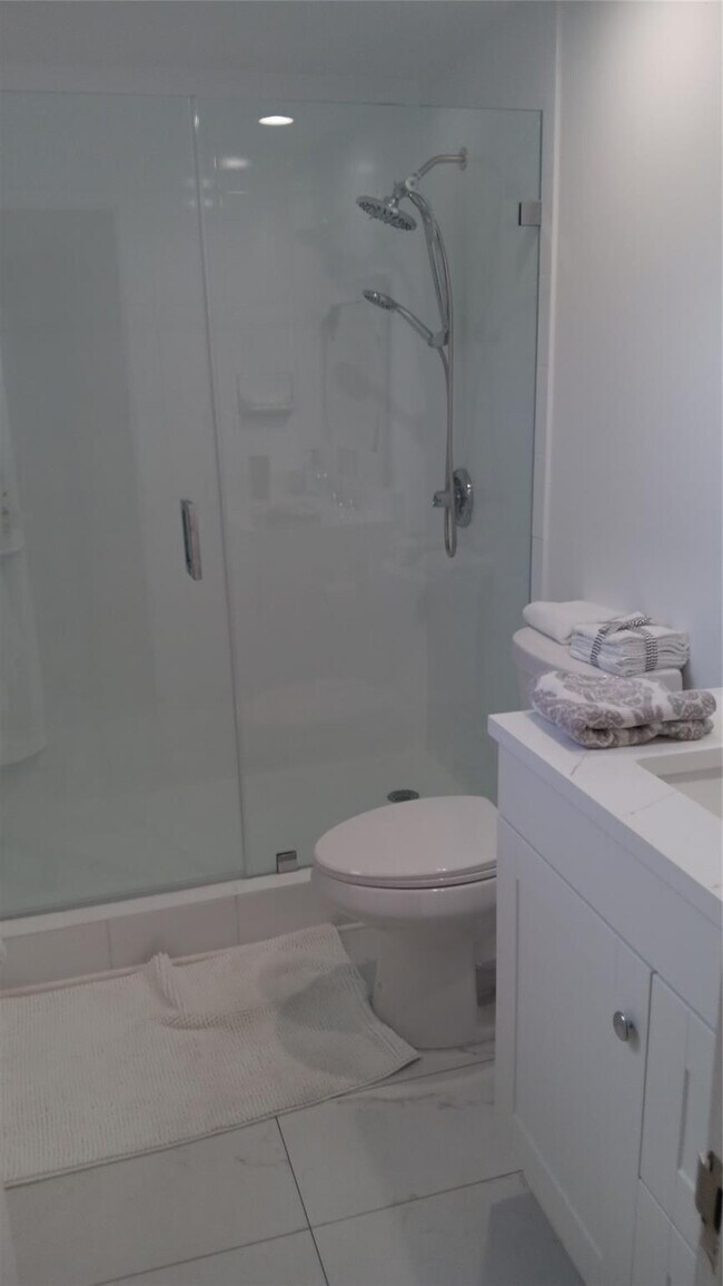 Building Photo - 3001 S Ocean Dr