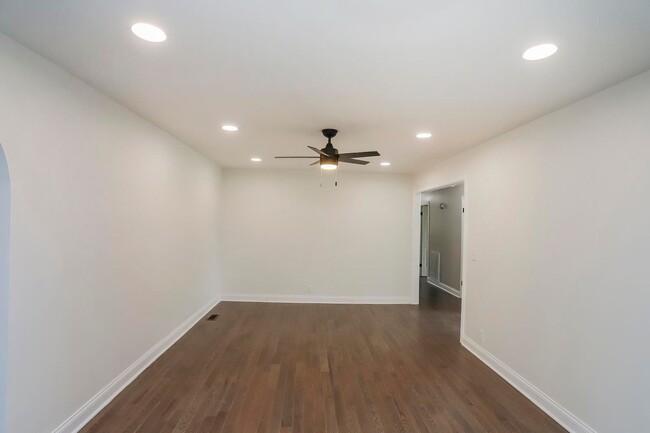 Building Photo - 505 W Angela Cir
