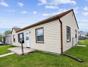 Building Photo - 3 Bedroom Ranch Completely Renovated - New Flooring, Doors and Fixtures, New Bathroom, New Kitche...