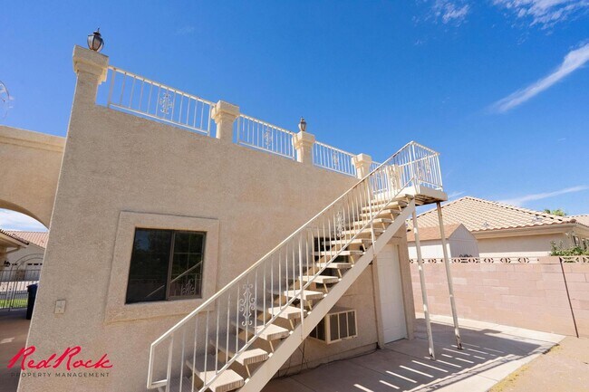 Building Photo - Spacious 6 Bedroom Home with a Balcony!