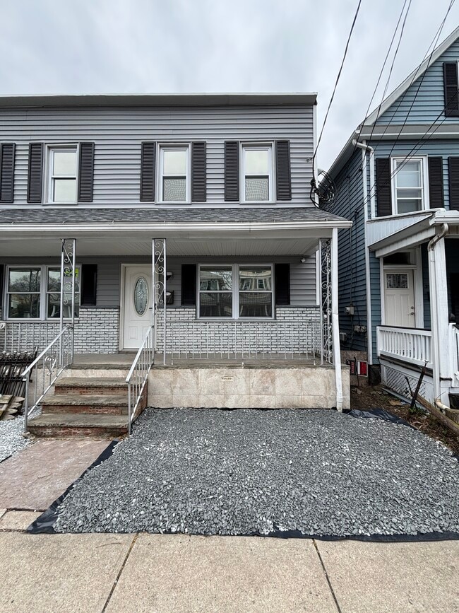 Building Photo - 37 Wyoming St