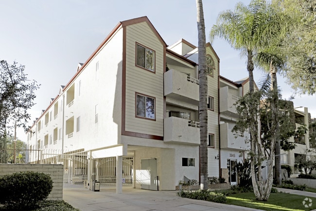 Primary Photo - Villa Alondra