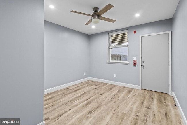 Building Photo - 418 S 15th St