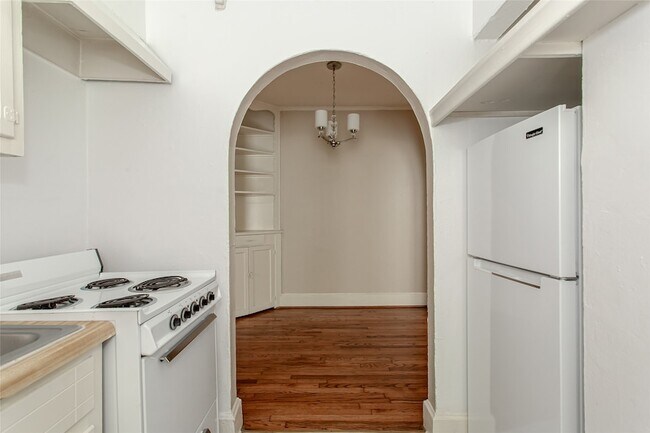 Building Photo - 5900 Oram St