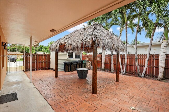 Building Photo - 920 SW 30th St